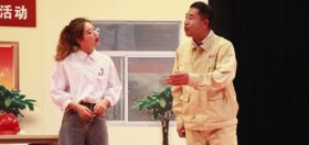 《工人日报》专版报路：BETWAY必威官方网站叉车班长“出圈”，幼品演到职工心坎上